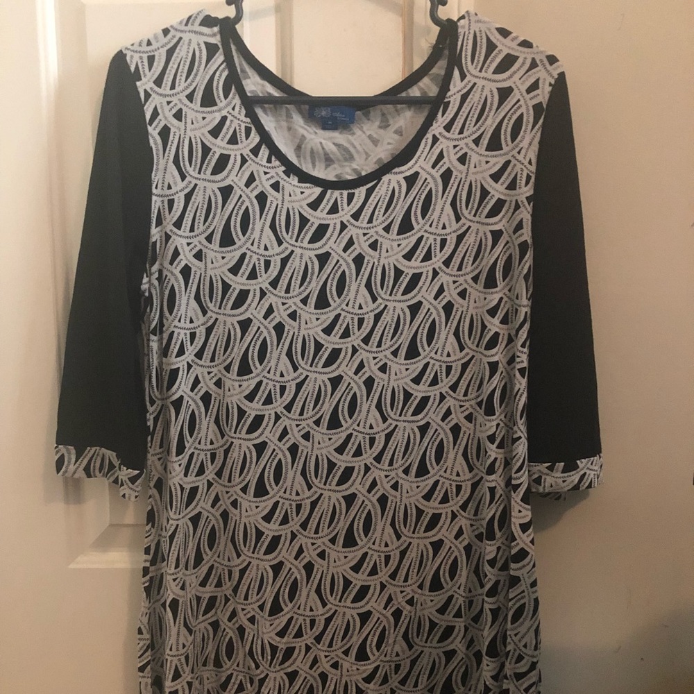 Black and White 3/4 length sleeves